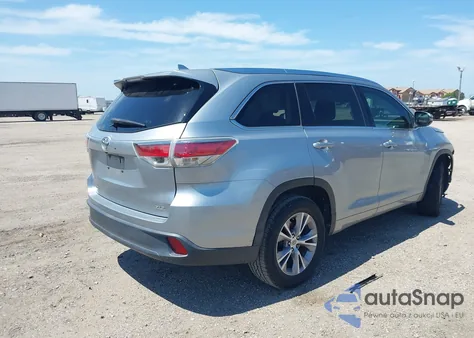 2015 Toyota Highlander Xle z USA, uszkodzony, nr VIN 5TDKKRFH8FS045181